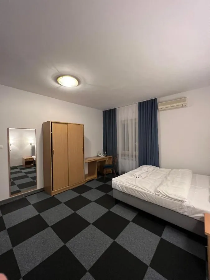 Lezzet Pokoj Goscinny & Turkishrestaurant Varsovia Bed and breakfast